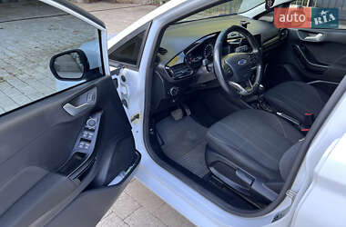 Хэтчбек Ford Fiesta 2017 в 