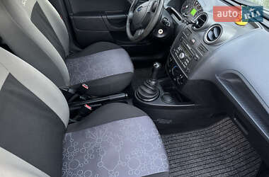 Хэтчбек Ford Fiesta 2008 в 