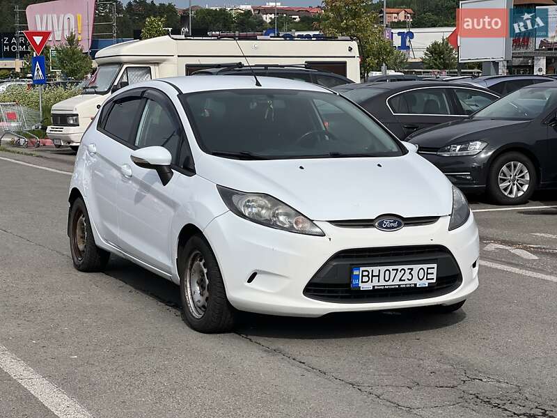 Хэтчбек Ford Fiesta 2012 в 