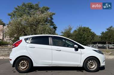 Хэтчбек Ford Fiesta 2012 в 
