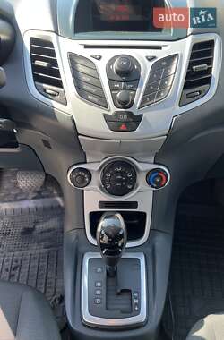 Хэтчбек Ford Fiesta 2012 в 