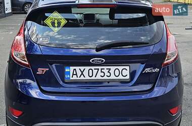 Хэтчбек Ford Fiesta 2015 в 