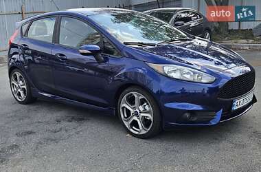 Хэтчбек Ford Fiesta 2015 в 
