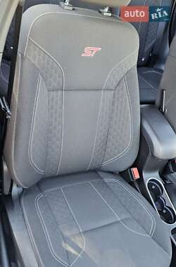 Хэтчбек Ford Fiesta 2015 в 