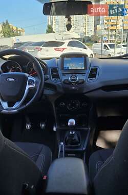Хэтчбек Ford Fiesta 2015 в 