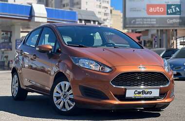 Хэтчбек Ford Fiesta 2016 в 