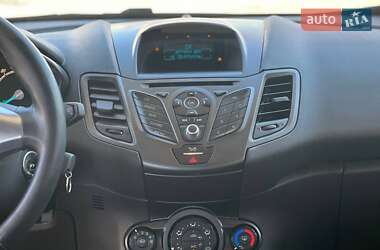 Хэтчбек Ford Fiesta 2016 в 