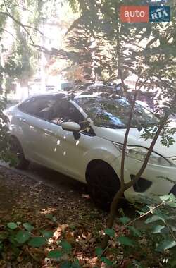 Седан Ford Fiesta 2011 в 