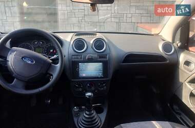 Хэтчбек Ford Fiesta 2006 в Галиче