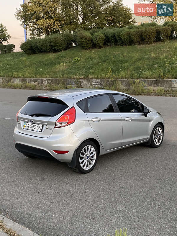 Хэтчбек Ford Fiesta 2013 в Киеве