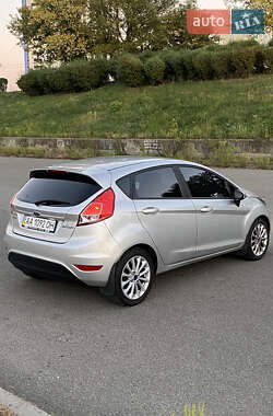 Хэтчбек Ford Fiesta 2013 в 