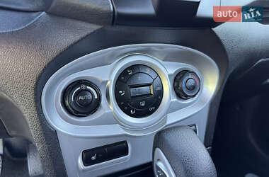 Седан Ford Fiesta 2017 в 