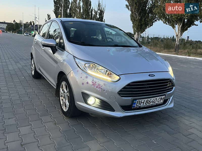 Хэтчбек Ford Fiesta 2013 в 