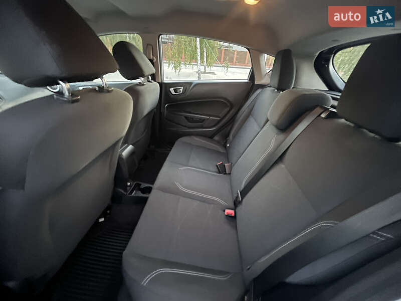 Хэтчбек Ford Fiesta 2013 в Измаиле