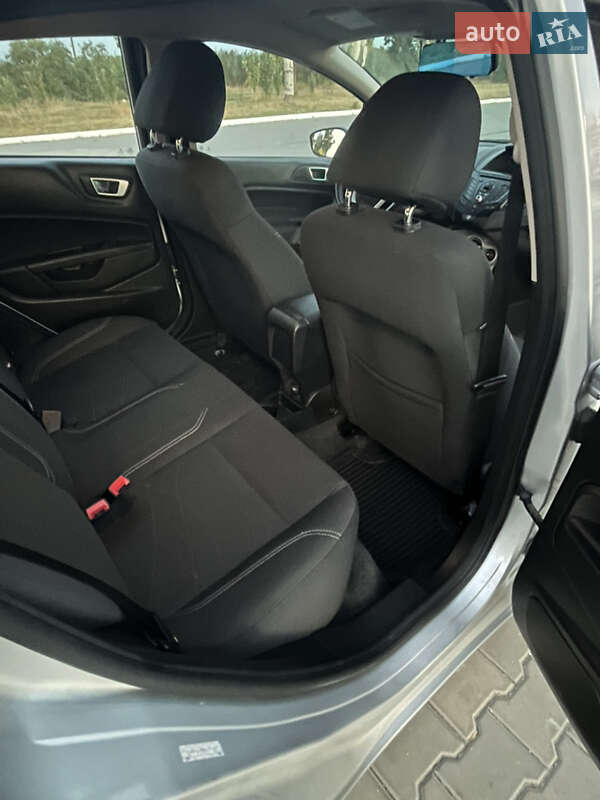 Хэтчбек Ford Fiesta 2013 в Измаиле