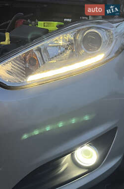 Хэтчбек Ford Fiesta 2013 в 