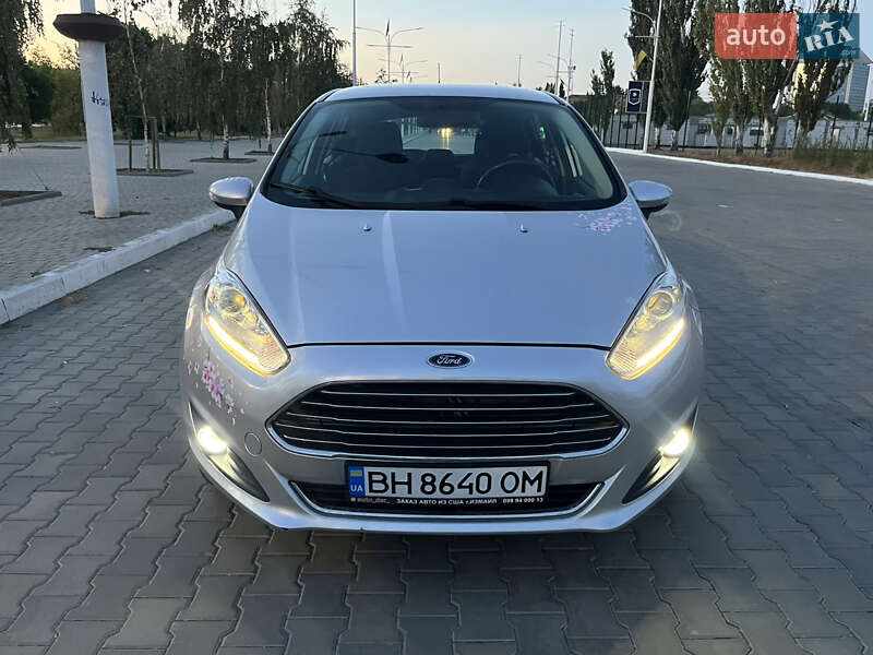 Хэтчбек Ford Fiesta 2013 в Измаиле