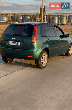 Хэтчбек Ford Fiesta 2003 в 