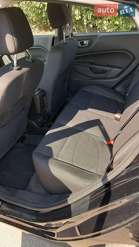 Седан Ford Fiesta 2016 в Киеве