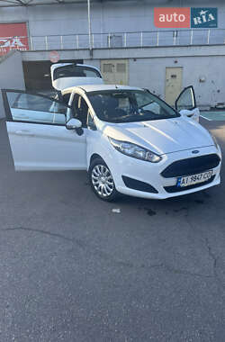 Хэтчбек Ford Fiesta 2016 в 