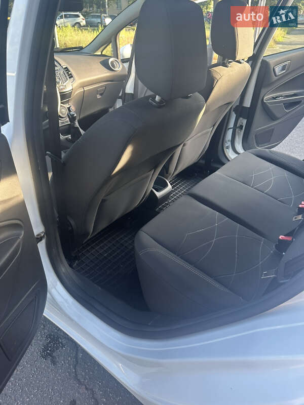 Хэтчбек Ford Fiesta 2016 в Киеве