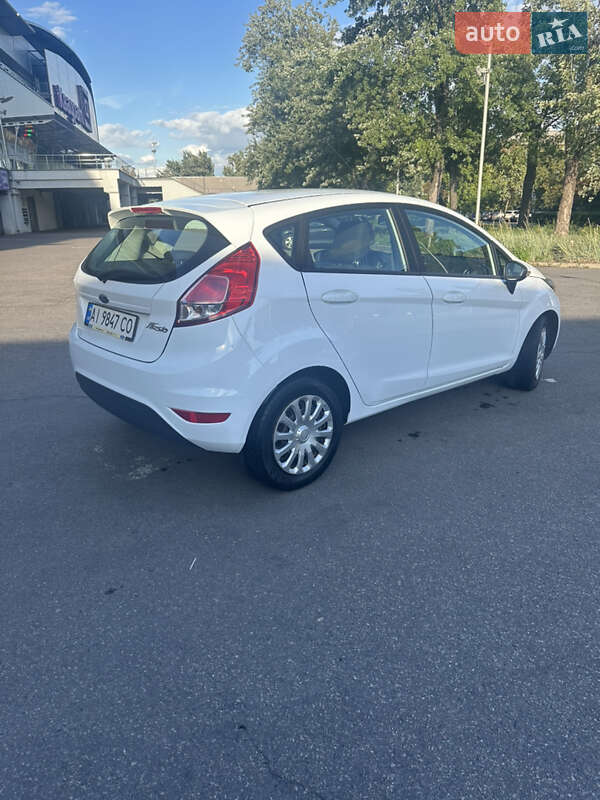 Хэтчбек Ford Fiesta 2016 в Киеве