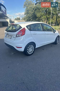 Хэтчбек Ford Fiesta 2016 в 
