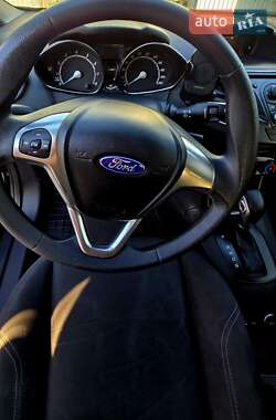 Хэтчбек Ford Fiesta 2014 в 
