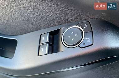 Хэтчбек Ford Fiesta 2018 в 