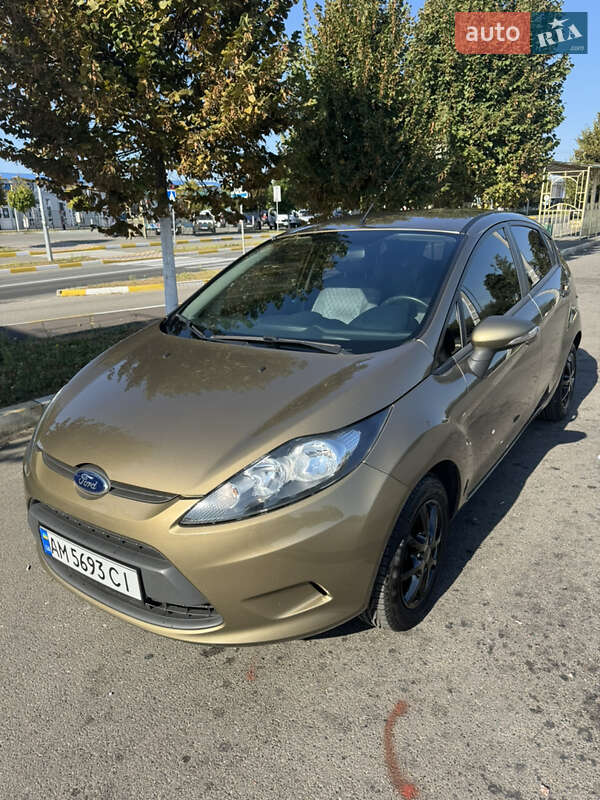 Хэтчбек Ford Fiesta 2012 в Буче