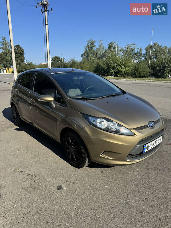 Хэтчбек Ford Fiesta 2012 в Буче