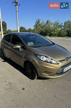 Хэтчбек Ford Fiesta 2012 в 