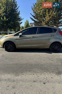 Хэтчбек Ford Fiesta 2012 в 