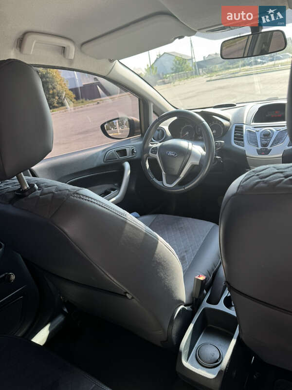Хэтчбек Ford Fiesta 2012 в Буче