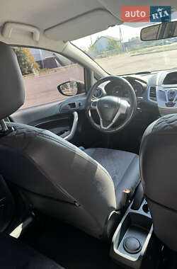 Хэтчбек Ford Fiesta 2012 в 