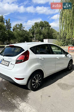 Хэтчбек Ford Fiesta 2012 в 