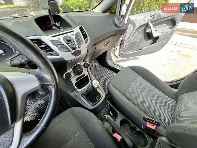 Хэтчбек Ford Fiesta 2012 в Днепре
