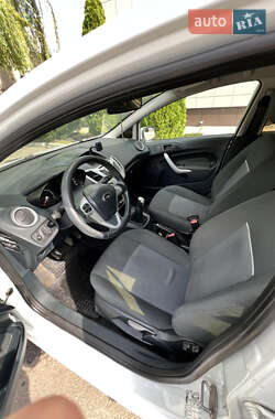 Хэтчбек Ford Fiesta 2012 в 