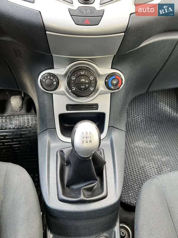 Хэтчбек Ford Fiesta 2012 в Днепре