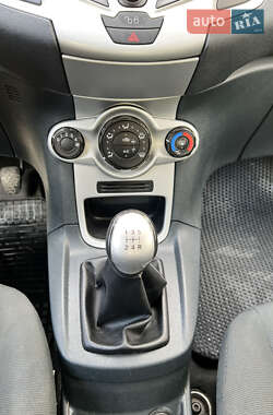 Хэтчбек Ford Fiesta 2012 в 