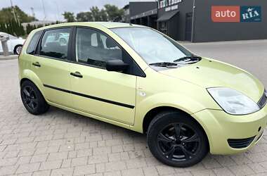 Хэтчбек Ford Fiesta 2004 в 