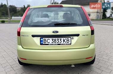 Хэтчбек Ford Fiesta 2004 в 