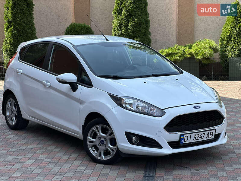 Хэтчбек Ford Fiesta 2016 в 