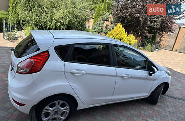 Хэтчбек Ford Fiesta 2016 в 