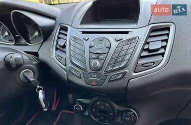Хэтчбек Ford Fiesta 2016 в 