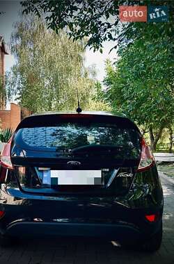 Хэтчбек Ford Fiesta 2017 в 