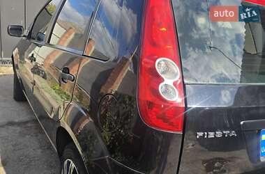 Хэтчбек Ford Fiesta 2006 в 