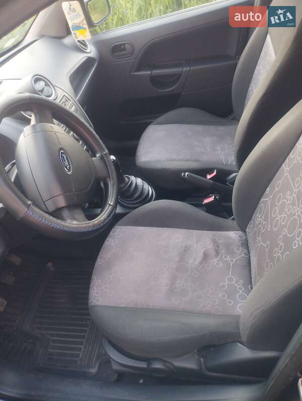 Хэтчбек Ford Fiesta 2006 в Ровно