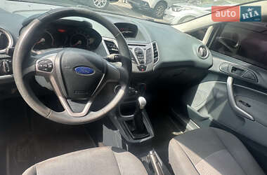 Хэтчбек Ford Fiesta 2011 в 