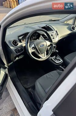 Хэтчбек Ford Fiesta 2011 в 